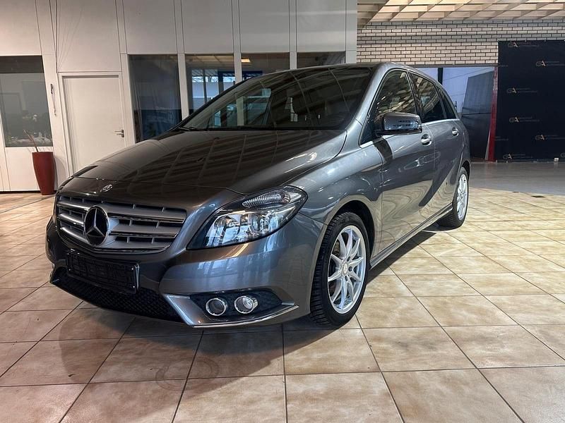 Gebraucht Mercedes B180 122 PS (89 kW) 2012 Grau Van / Kleinbus