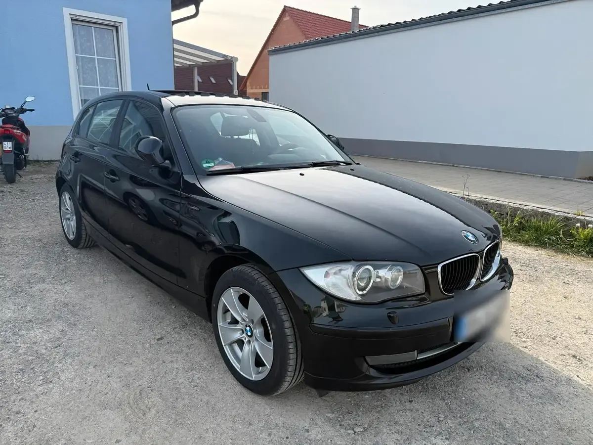 Gebraucht BMW 116 116 PS (85 kW) 2011 Schwarz Kleinwagen