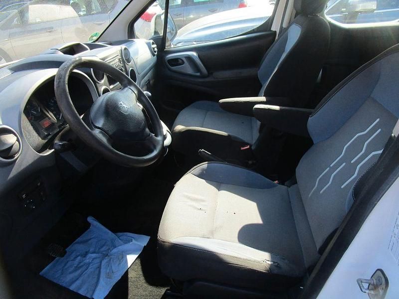 Gebraucht Peugeot Partner Tepee Active 92 PS (67 kW) 2012 Weiß Van / Kleinbus