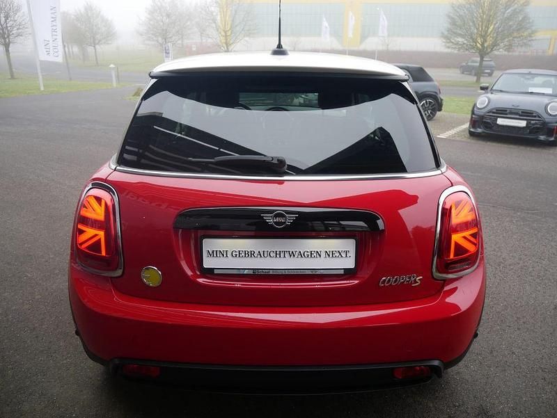 Gebraucht Mini Cooper SE Hatch 135 kW (184 PS) 2022 Rot Kleinwagen