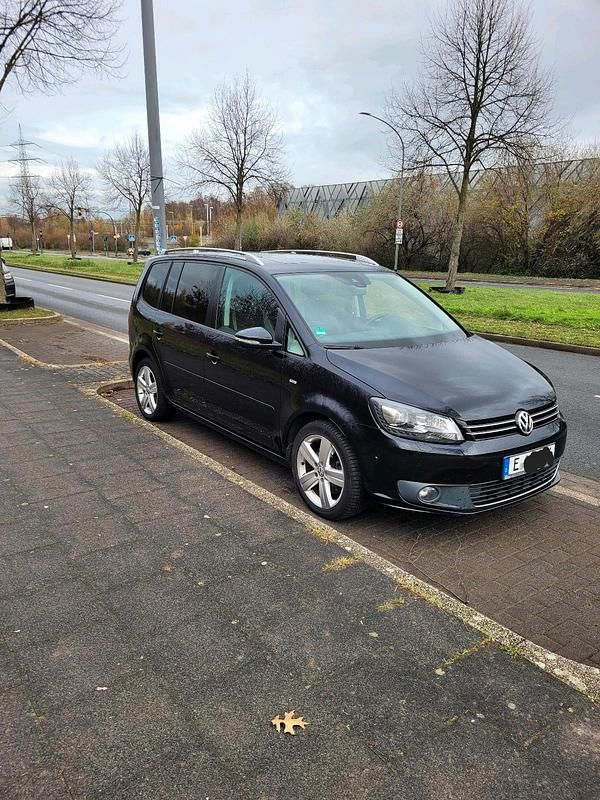 Gebraucht VW Touran Life 140 PS (102 kW) 2014 Schwarz Van / Kleinbus