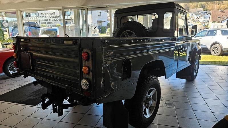 Gebraucht Land Rover Defender 122 PS (89 kW) 2009 Grün Pickup