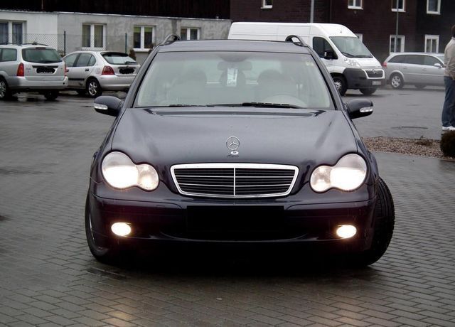 Gebraucht Mercedes C220 143 PS (105 kW) 2003 Blau metallic Kombi