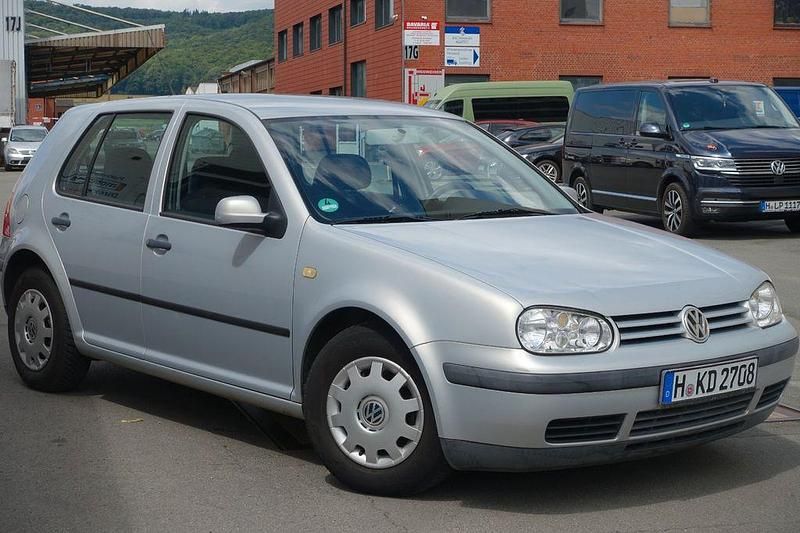 Silber Gebraucht 1999 VW Golf IV Comfortline Limousine | 2.990 € (Fairer Preis) - Bild 1/4