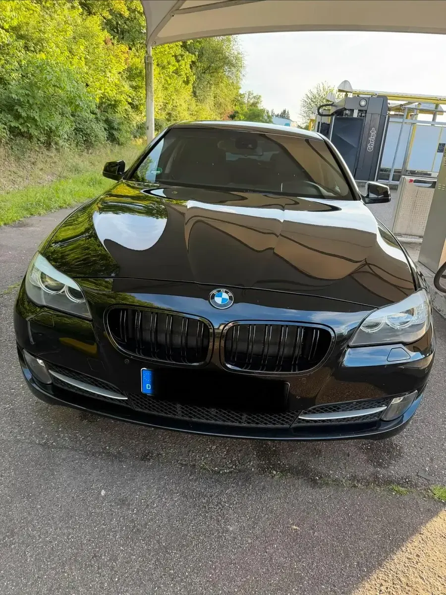 Gebraucht BMW 520 184 PS (135 kW) 2011 Schwarz Kombi