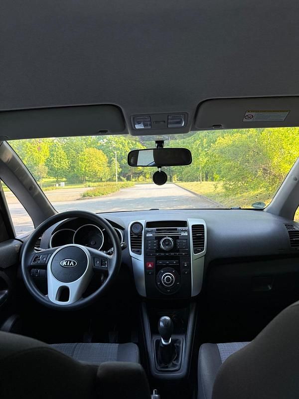 Gebraucht Kia Venga Attract 90 PS (66 kW) 2011 Gold Kleinwagen