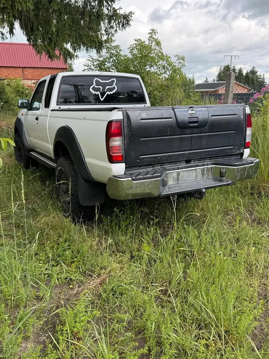 Gebraucht Nissan Navara 133 PS (97 kW) 2003 Weiß Pickup