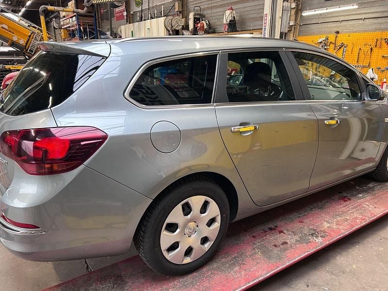 Gebraucht Opel Astra Cosmo 131 PS (96 kW) 2013 Grau Kombi