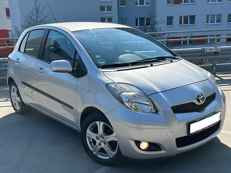 Gebraucht Toyota Yaris Edition 101 PS (74 kW) 2011 Silber Kleinwagen