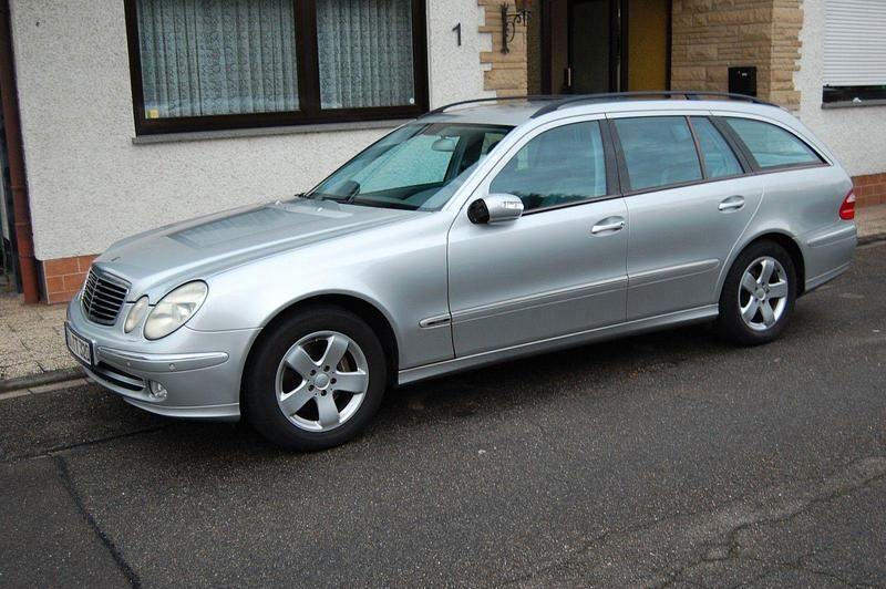 Gebraucht Mercedes E320 Avantgarde 224 PS (164 kW) 2003 Silber Kombi