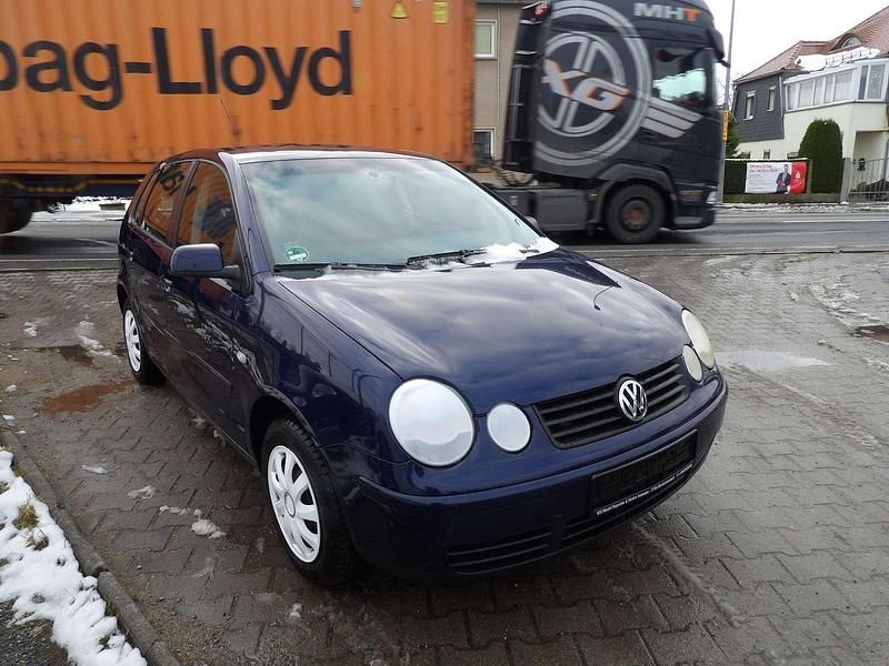 Gebraucht VW Polo Cricket 75 PS (55 kW) 2004 Indigoblau perleffekt Kleinwagen