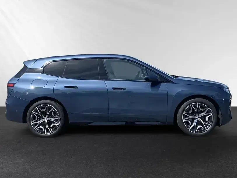 Gebraucht BMW iX Lifestyle 300 kW (408 PS) 2025 Arctic race blue metallic SUV