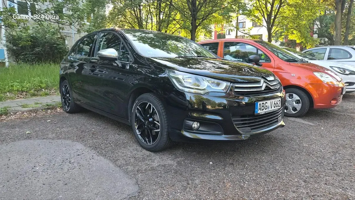 Gebraucht Citroën C4 131 PS (96 kW) 2015 Schwarz Kleinwagen