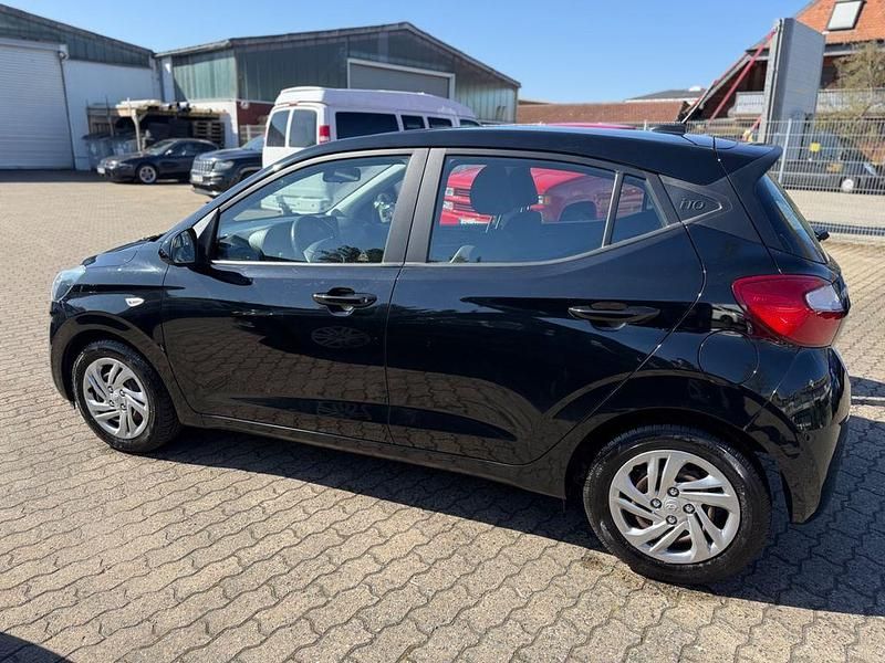 Gebraucht Hyundai i10 Select 67 PS (49 kW) 2020 Schwarz Kleinwagen