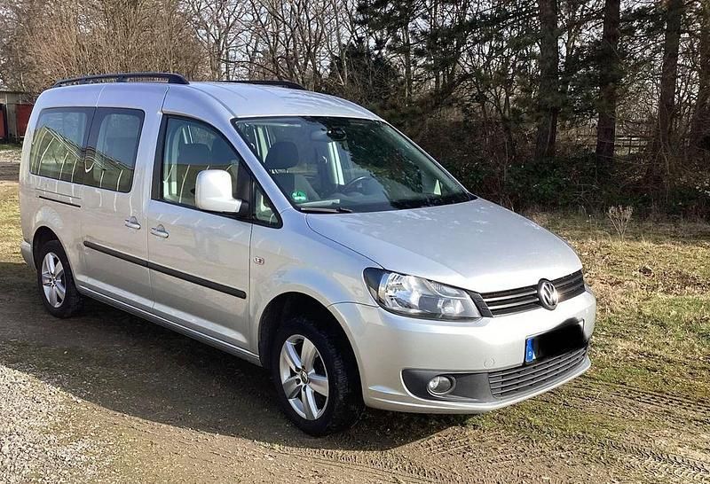 Gebraucht VW Caddy Maxi Edition 102 PS (75 kW) 2011 Silber Van / Kleinbus