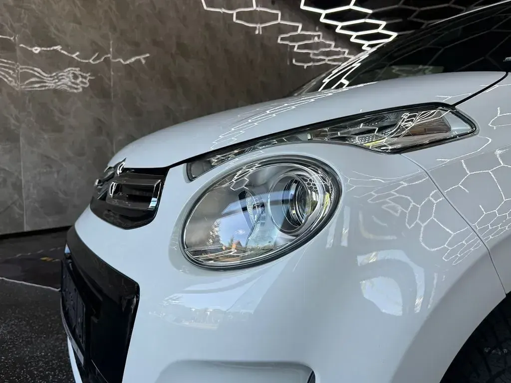 Gebraucht Citroën C1 Shine 82 PS (60 kW) 2016 Weiß Kleinwagen