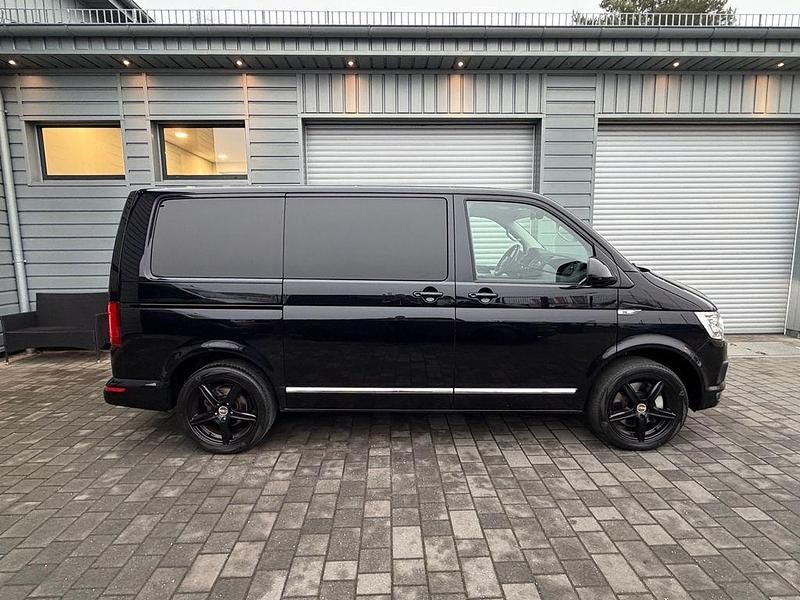 Gebraucht VW Multivan Highline 204 PS (150 kW) 2017 Deep black perlefekt Van