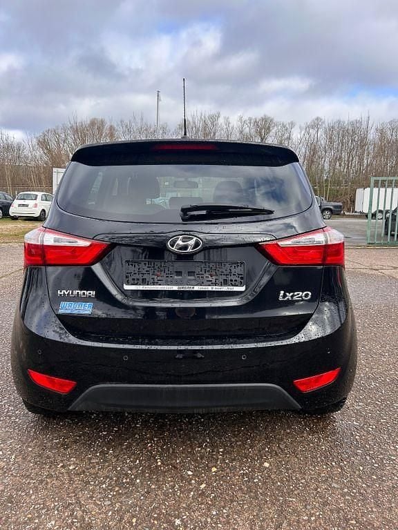 Gebraucht Hyundai i20 90 PS (66 kW) 2016 Schwarz SUV