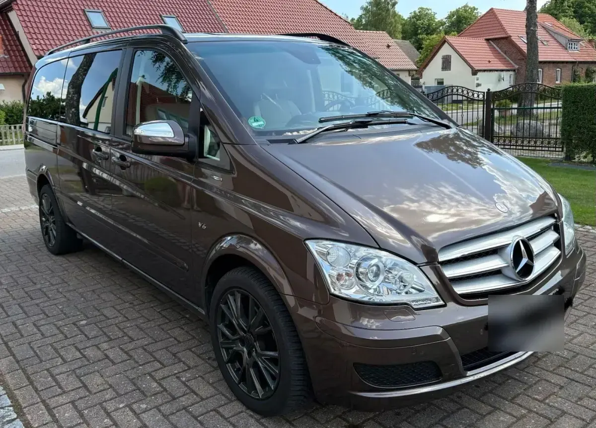 Gebraucht Mercedes Viano 224 PS (164 kW) 2013 Braun Van / Kleinbus