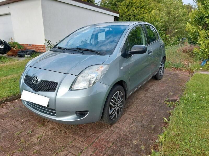 Silber Gebraucht 2008 Toyota Yaris Kleinwagen | 3.800 € (Fairer Preis) - Bild 1/4