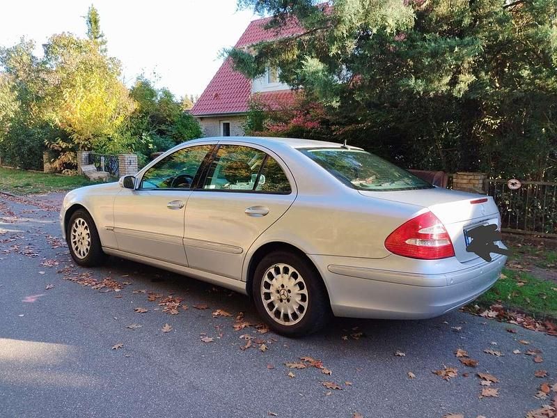 Gebraucht Mercedes E200 Elegance 163 PS (119 kW) 2005 Silber Limousine