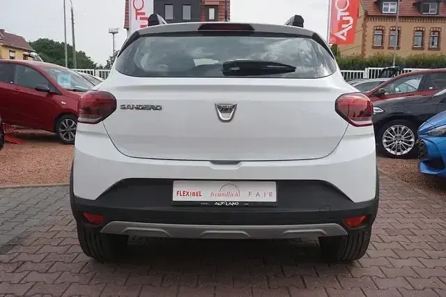 Gebraucht Dacia Sandero Comfort 91 PS (66 kW) 2022 Weiß SUV