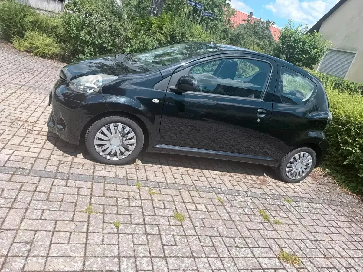 Gebraucht Toyota Aygo 68 PS (50 kW) 2013 Schwarz Kleinwagen