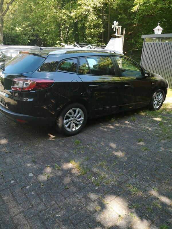 Schwarz Gebraucht 2016 Renault Mégane GrandTour Kombi | 5.950 € (Fairer Preis) - Bild 1/4