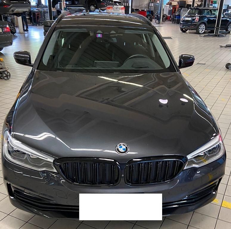 Silber Gebraucht 2018 BMW 520 Performance Kombi | 24.000 € (Fairer Preis) - Bild 1/4