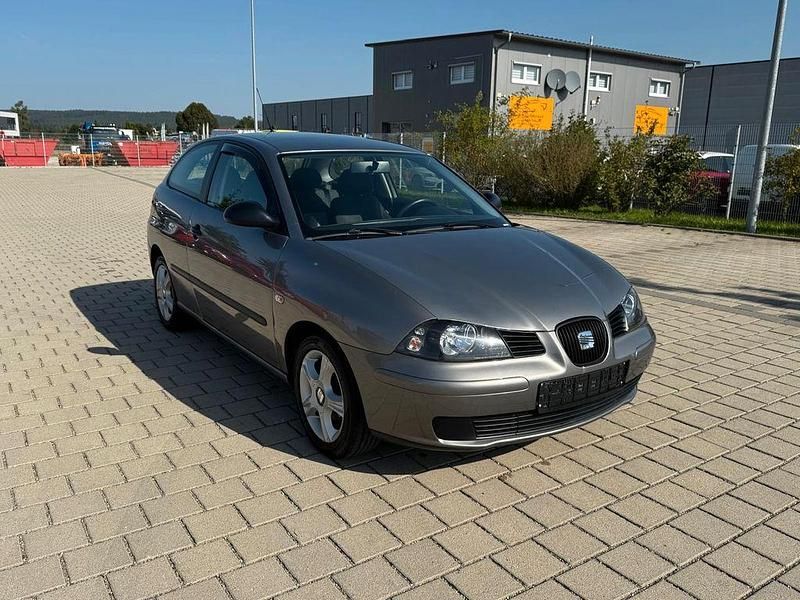 Gold Gebraucht 2004 Seat Ibiza Reference Kleinwagen | 2.490 € (Teuer) - Bild 1/4