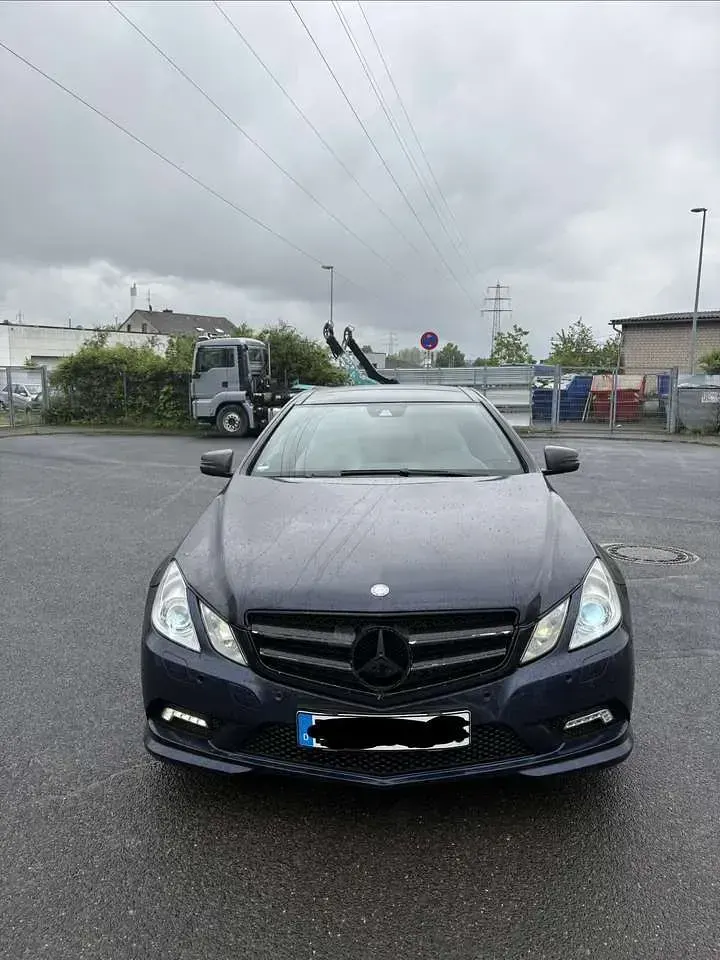 Gebraucht Mercedes E250 204 PS (150 kW) 2011 Blau Coupé