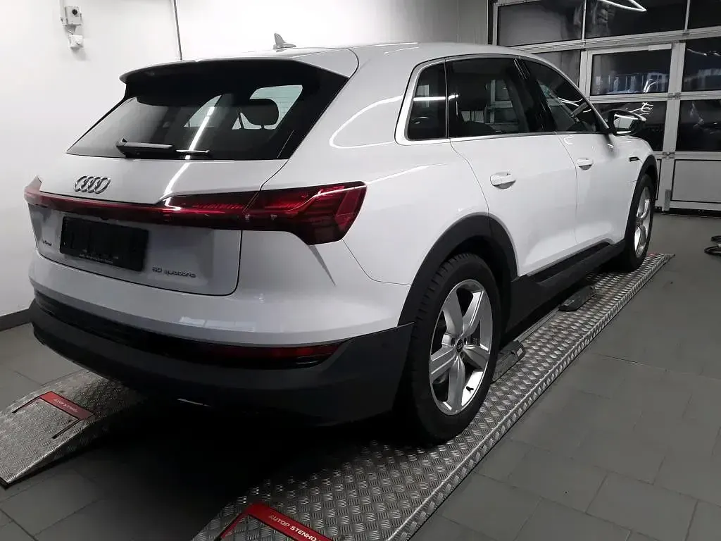 Gebraucht Audi e-tron Ambiente 230 kW (313 PS) 2023 Weiß SUV