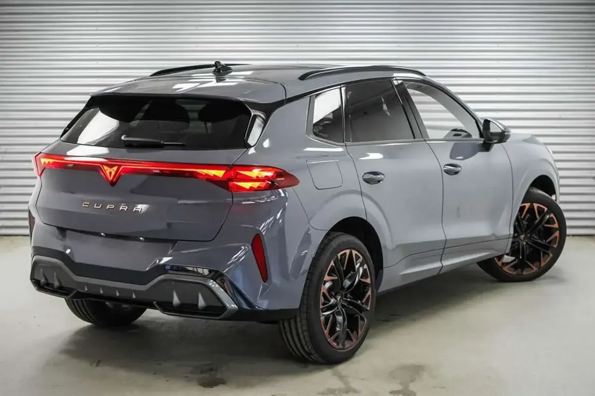 Neu Cupra Terramar VZ 265 PS (194 kW) 2025 Graphene grau metallic (r6) SUV
