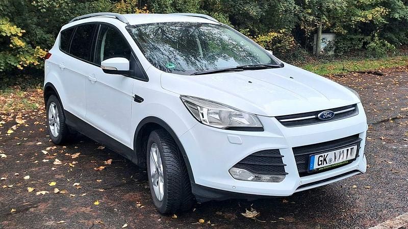 Gebraucht Ford Kuga Trend 150 PS (110 kW) 2014 Weiß SUV