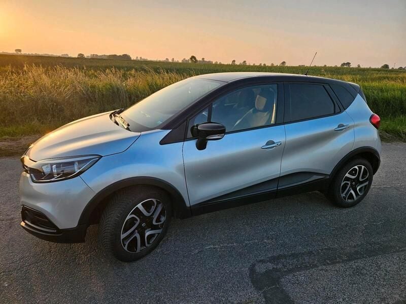 Grau Gebraucht 2016 Renault Captur Intens SUV | 10.300 € - Bild 1/4