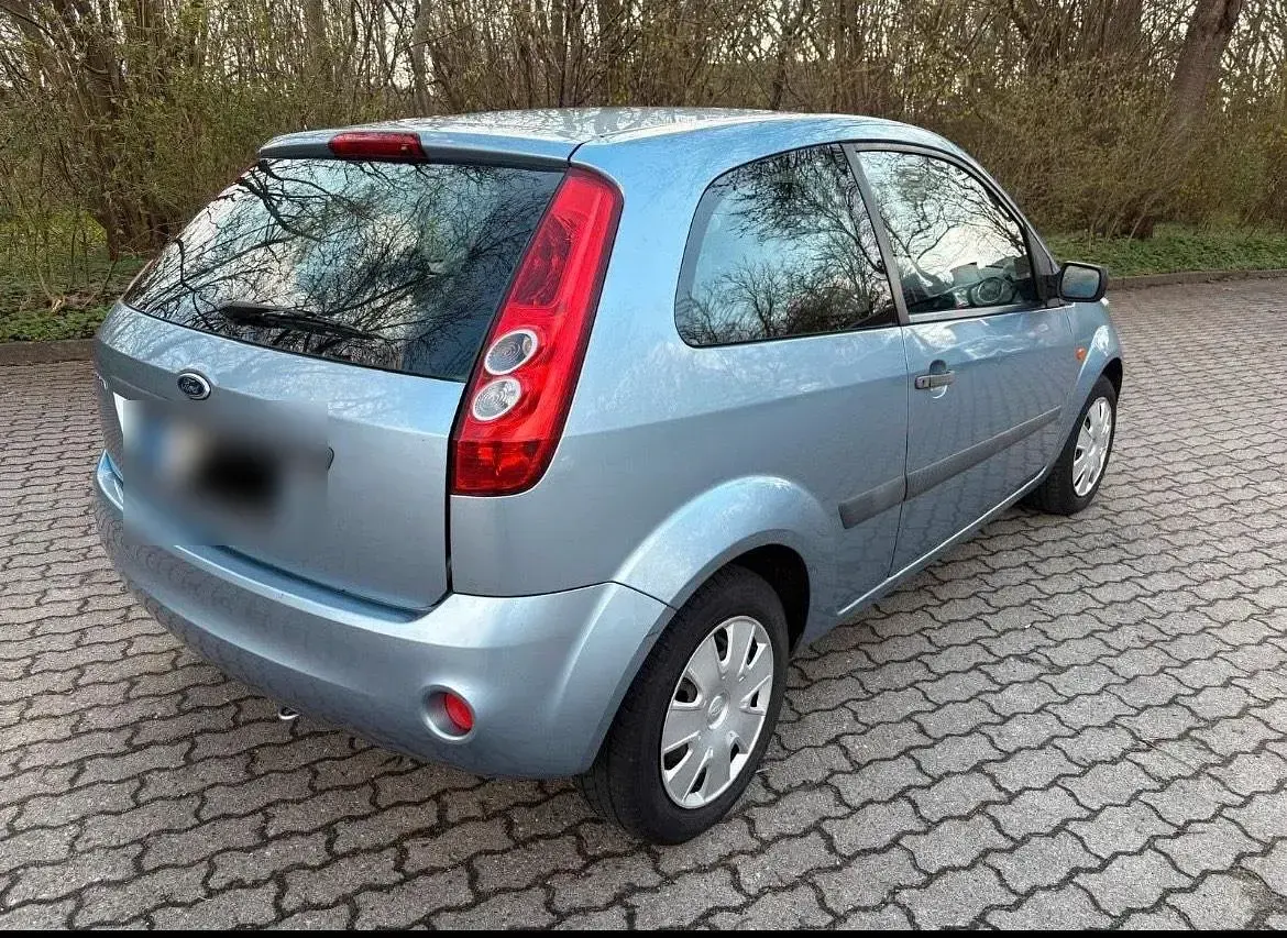 Gebraucht Ford Fiesta 70 PS (51 kW) 2007 Blau Kleinwagen