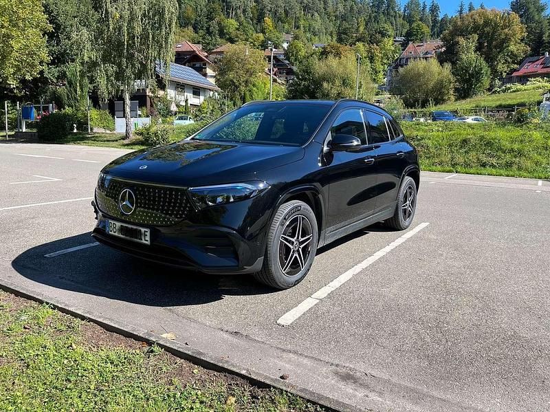 Schwarz Gebraucht 2024 Mercedes EQA350 AMG line SUV | 39.300 € (Fairer Preis) - Bild 1/4