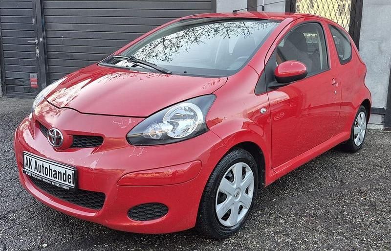 Rot Gebraucht 2009 Toyota Aygo Cool Kleinwagen | 2.990 € (Fairer Preis) - Bild 1/4