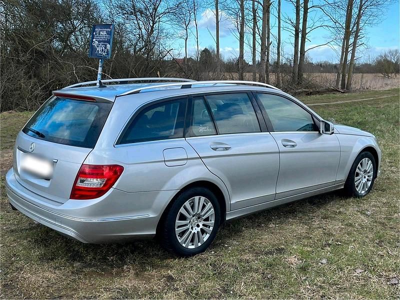 Gebraucht Mercedes C250 204 PS (150 kW) 2012 Silber Kombi