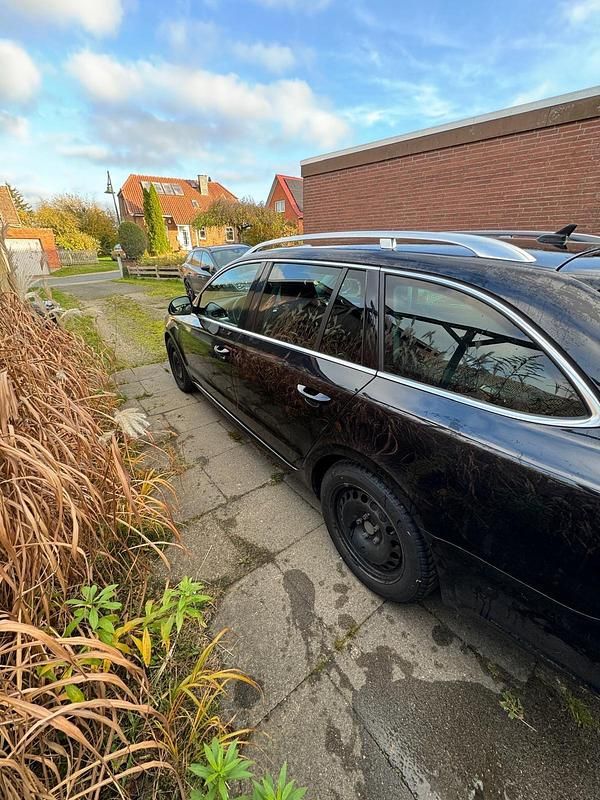 Gebraucht Skoda Superb 170 PS (125 kW) 2014 Schwarz Kombi