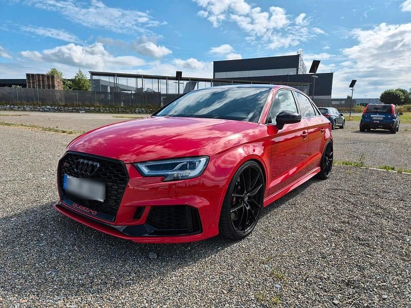 Rot Gebraucht 2020 Audi RS3 Sport Kleinwagen | 42.999 € (Fairer Preis) - Bild 1/4