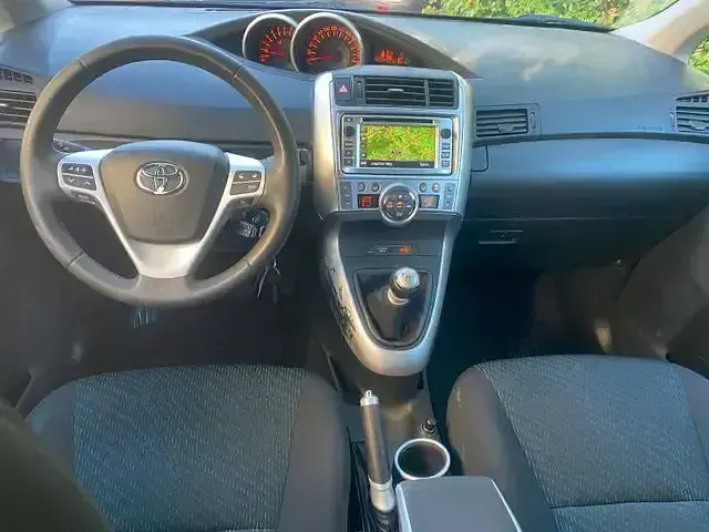 Gebraucht Toyota Verso Life 147 PS (108 kW) 2013 Silber Van / Kleinbus