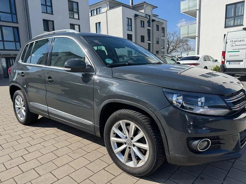 Gebraucht VW Tiguan LOUNGE 125 PS (91 kW) 2015 Grau SUV