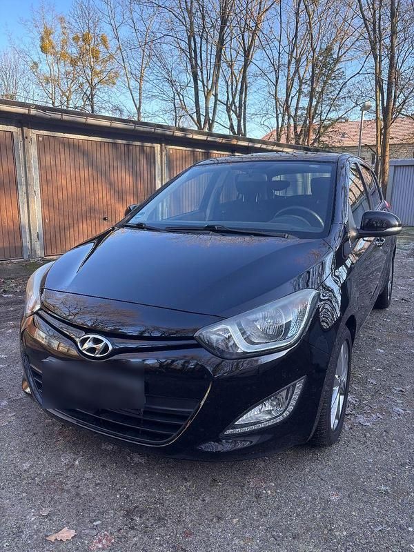 Schwarz Gebraucht 2014 Hyundai i20 Trend Kleinwagen | 9.000 € (Guter Preis) - Bild 1/3