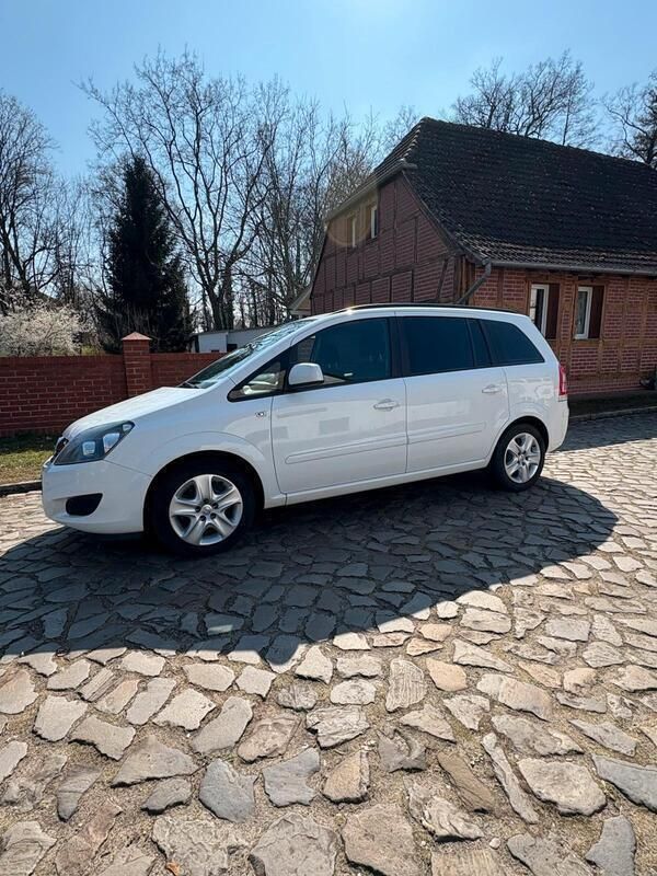 Weiß Gebraucht 2014 Opel Zafira Van / Kleinbus | 4.700 € (Superpreis) - Bild 1/4