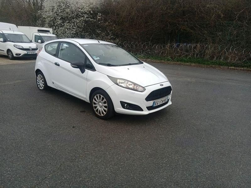 Gebraucht Ford Fiesta 75 PS (55 kW) 2016 Weiß Pickup