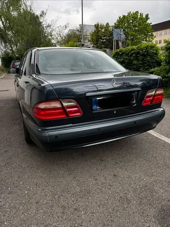 Occasion Mercedes E200 Classic 163 ch (119 kW) 2001 Noir Berline