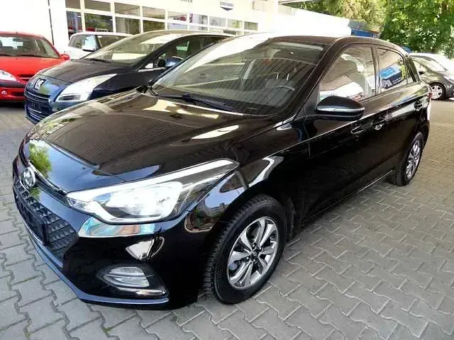 Gebraucht Hyundai i20 Active 84 PS (61 kW) 2020 Phantomschwarz Limousine