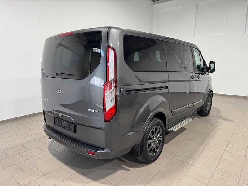 Gebraucht Ford Tourneo Titanium 185 PS (136 kW) 2020 Iridium grau Van / Kleinbus