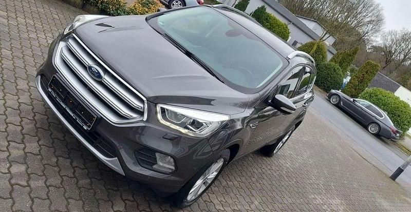 Gebraucht Ford Kuga 150 PS (110 kW) 2018 Grau SUV